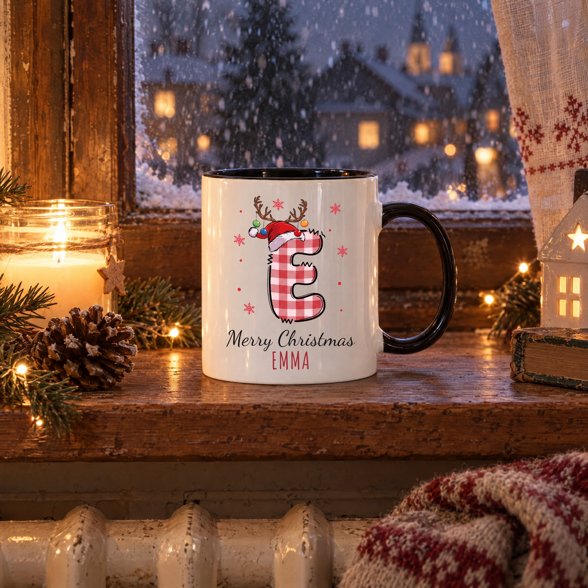Cană de Crăciun cu inițială și nume – Personalizată #58365 [PC-MOCKUP:cmvvl1p4900f1qezoifhv6eas:89d32327bc8fe528984ea69a:89d32327bc8fe528984ea69a2ea21abf940e28ba7929cc5d6a7465289e3fe7c9]